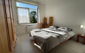 Appartement Calme Et Lumineux - Parking Privatif - Metro A 5Mn