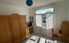 Appartement Calme Et Lumineux - Parking Privatif - Metro A 5Mn